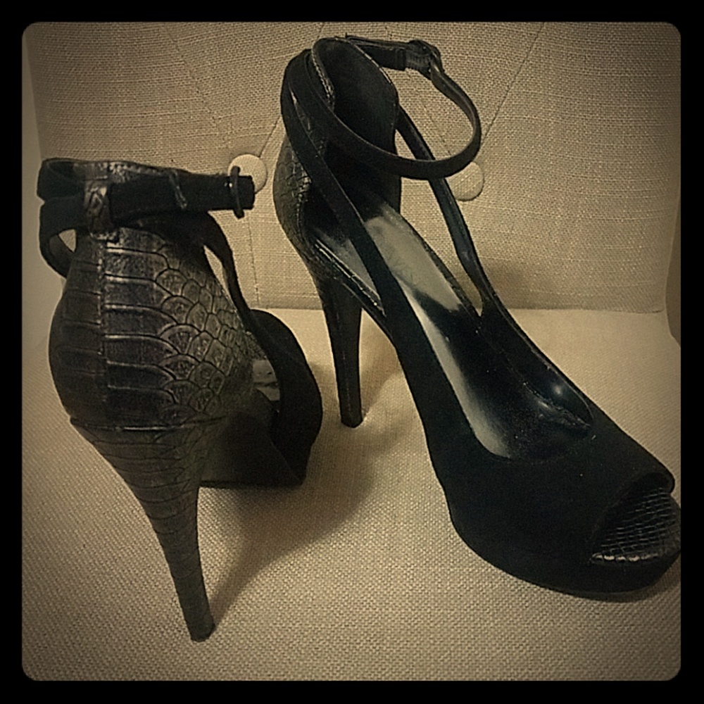 Shoes - Nine West Pumps Black/Silver